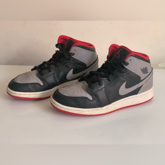 Nike Air Jordan Mid Bred Shadow Sneakers Youth 6Y Basketball